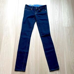 🤫 NWOT Gap Jeans Size 27 💙